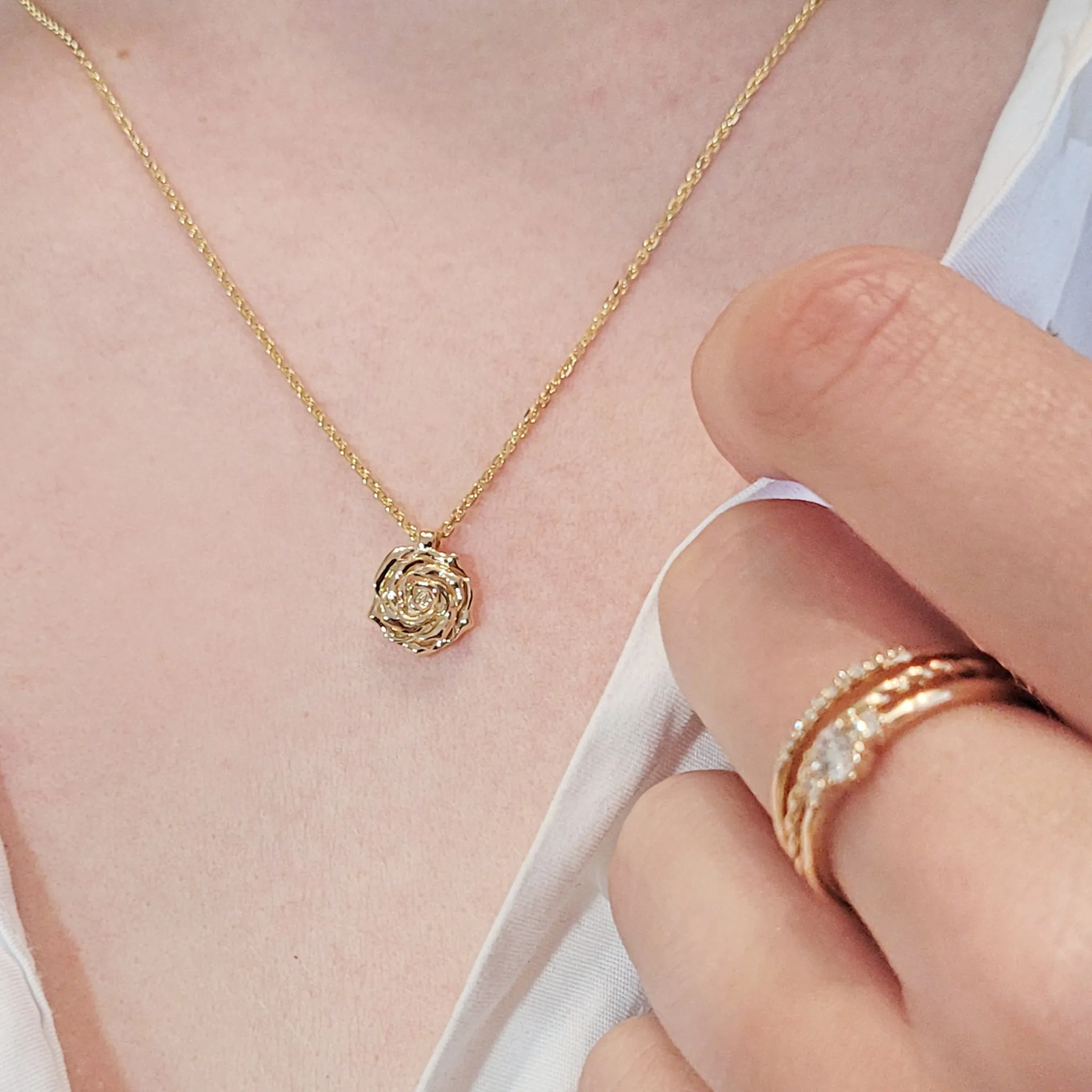 Dainty Rose Necklace In Gold