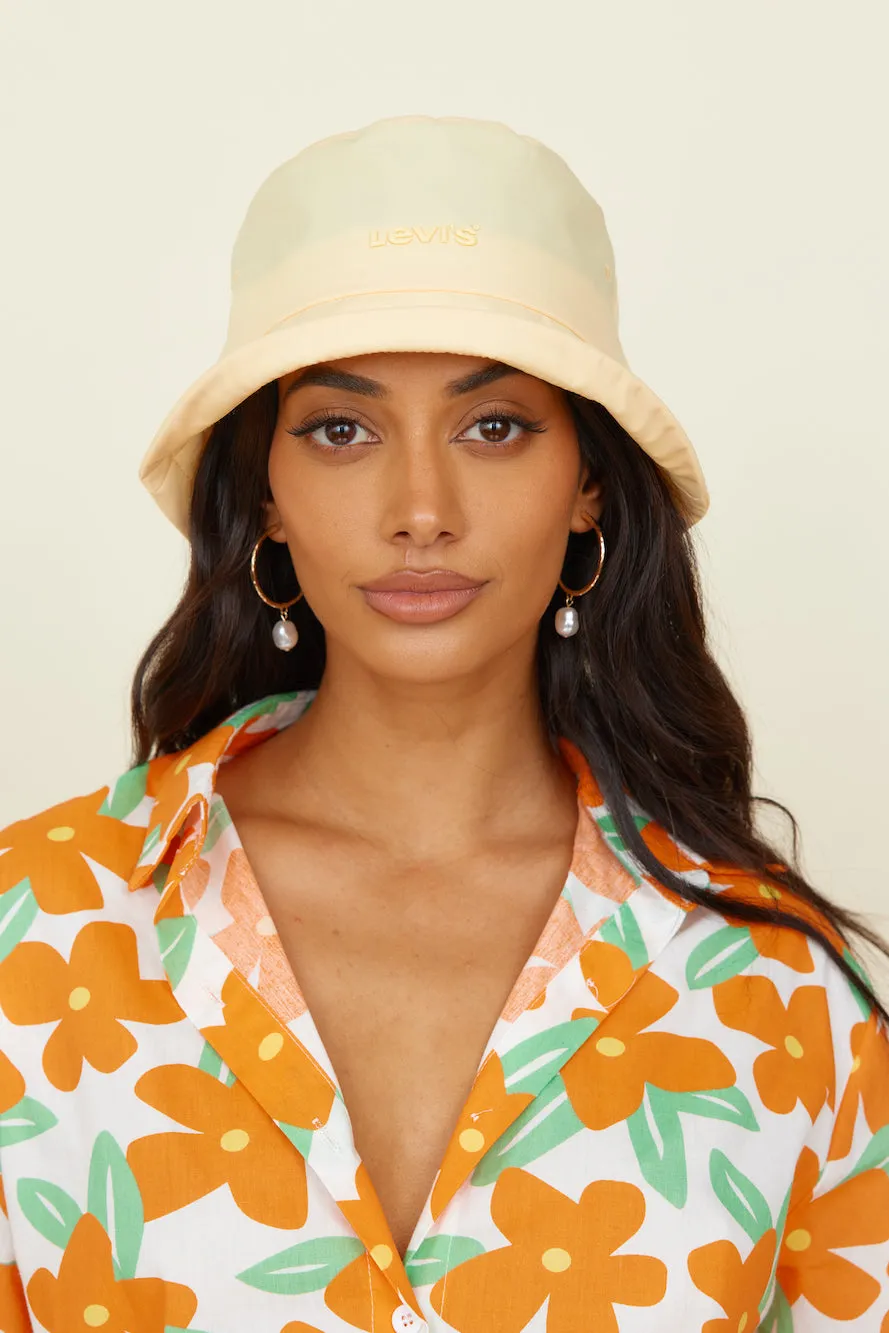 LEVI'S Bucket Hat Pastel Yellow