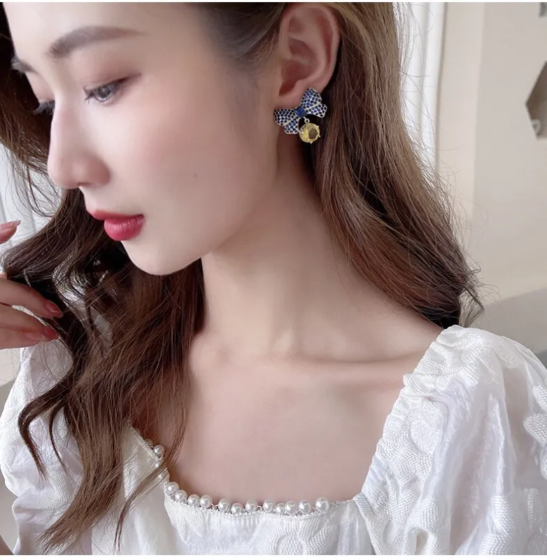 Micro-inlaid zirconium Korean retro fashion temperament earrings simple S925 silver needle zircon bow earrings female HR01619