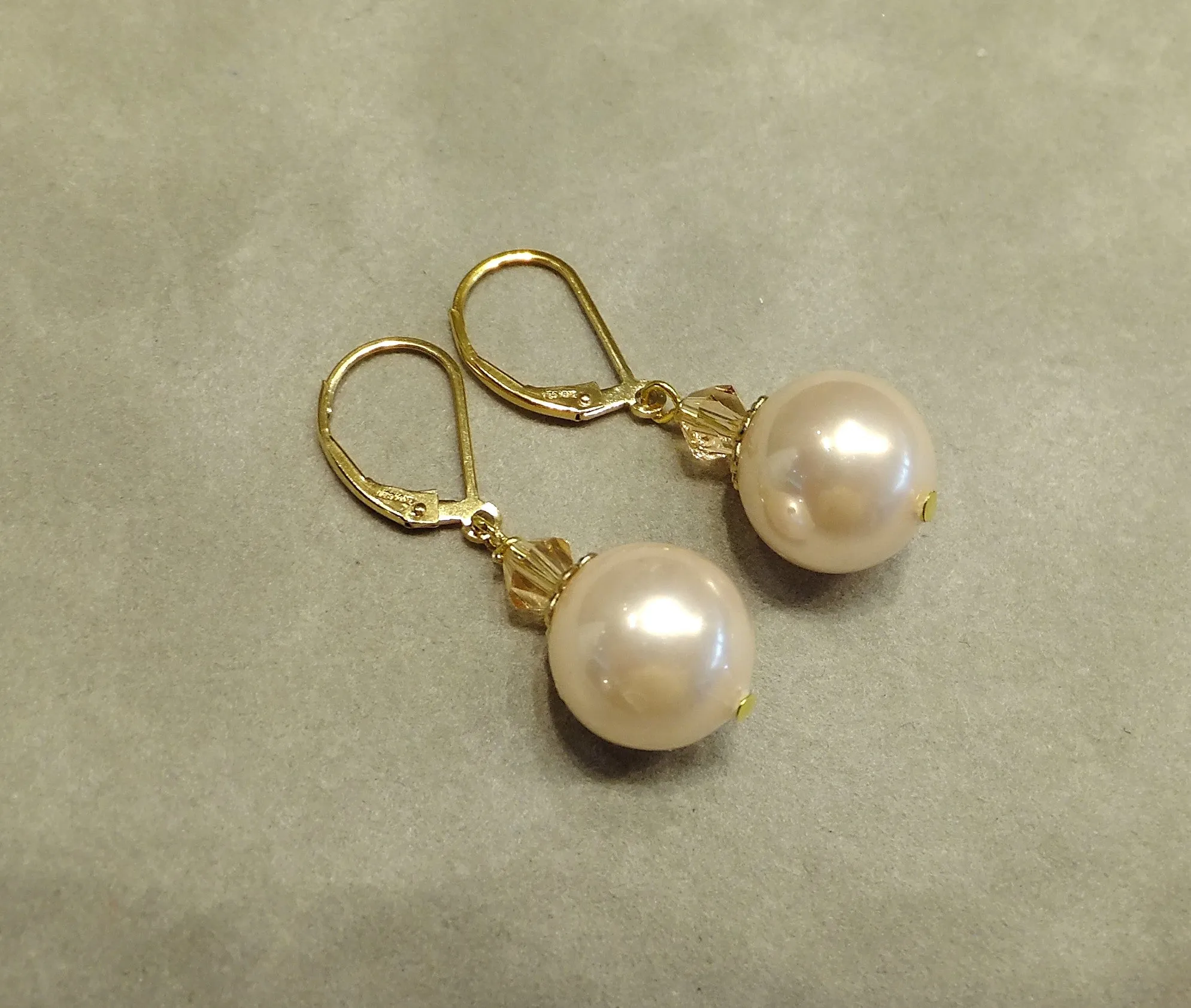 Mother of pearl blush drop earrings