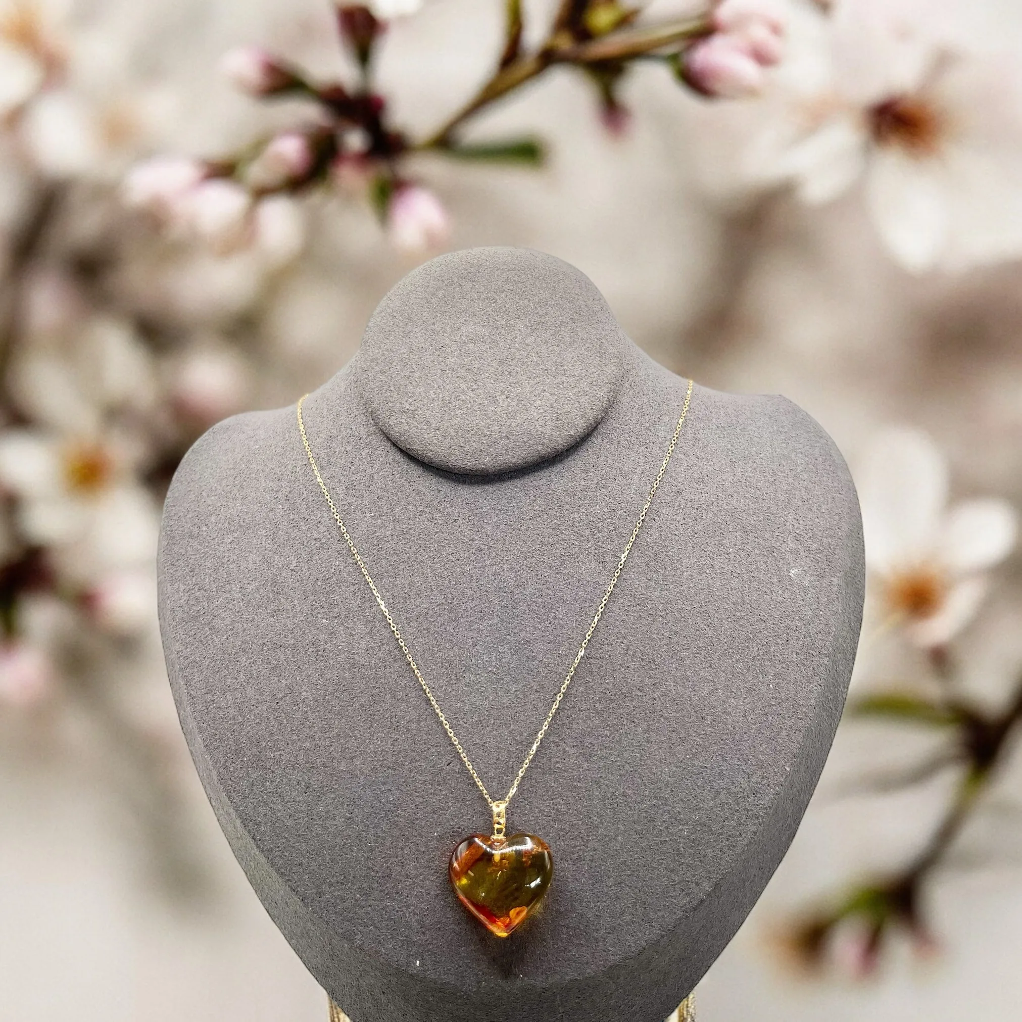 NATURAL AMBER WITH NECKLACE