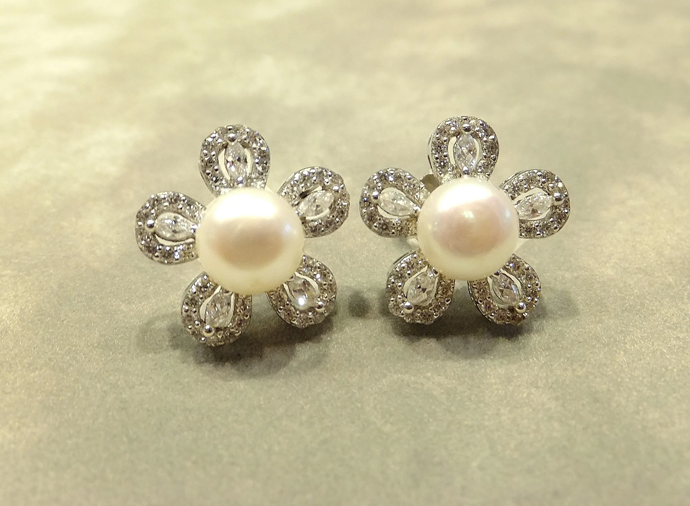 Natural White Pearl And White Topaz Gemstone Stud Earrings