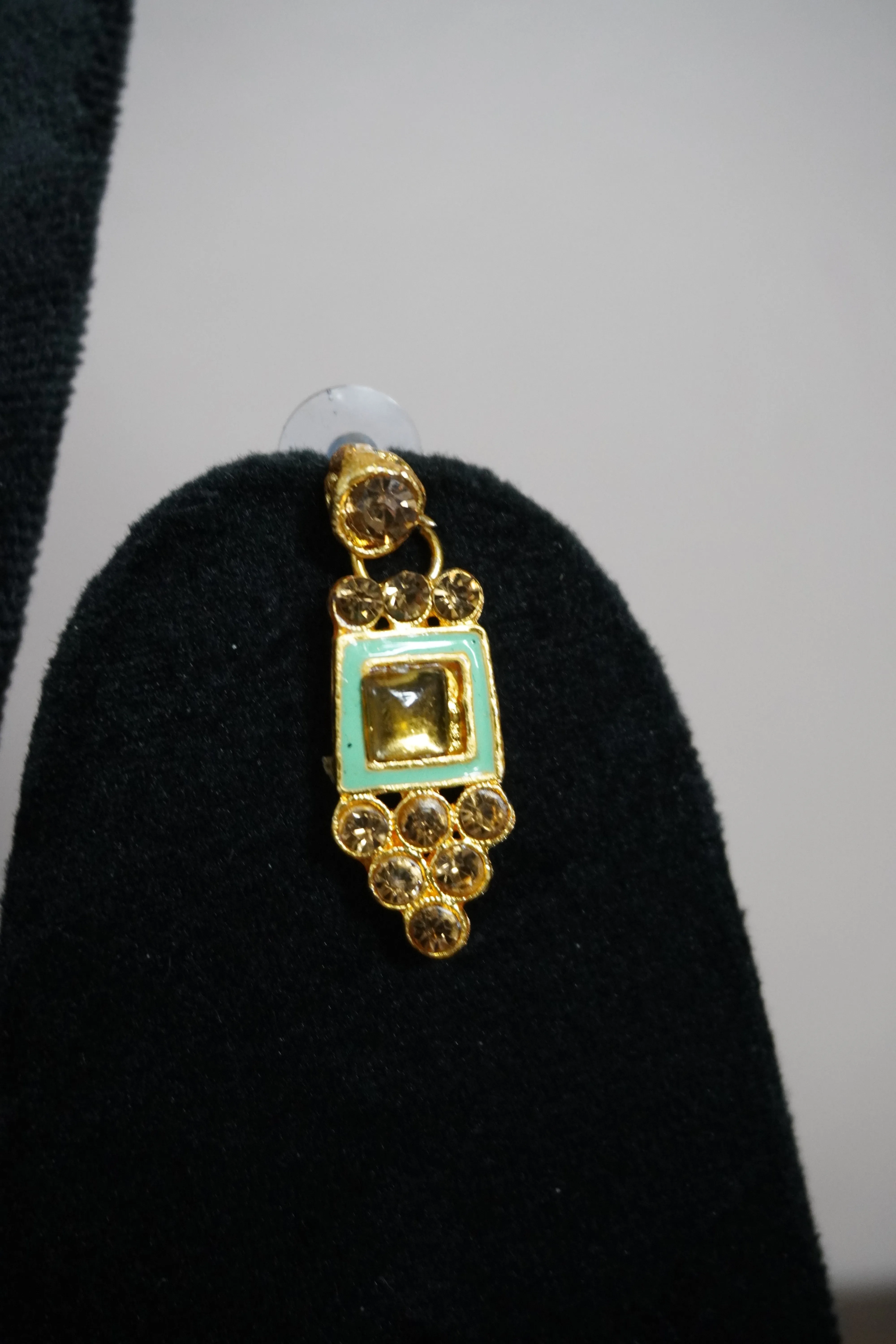 Pista Green Colour Kundan Necklace with Earring & Maang Tikka