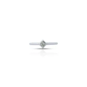 Round Green Gemstone Studded Silver Ring