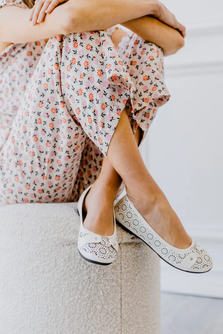 Round Toe Cut Out O-Ring Band Flats (Giovana)