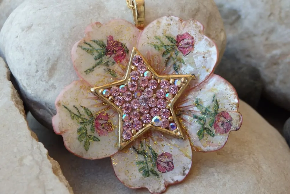 Seashell pendant necklace.