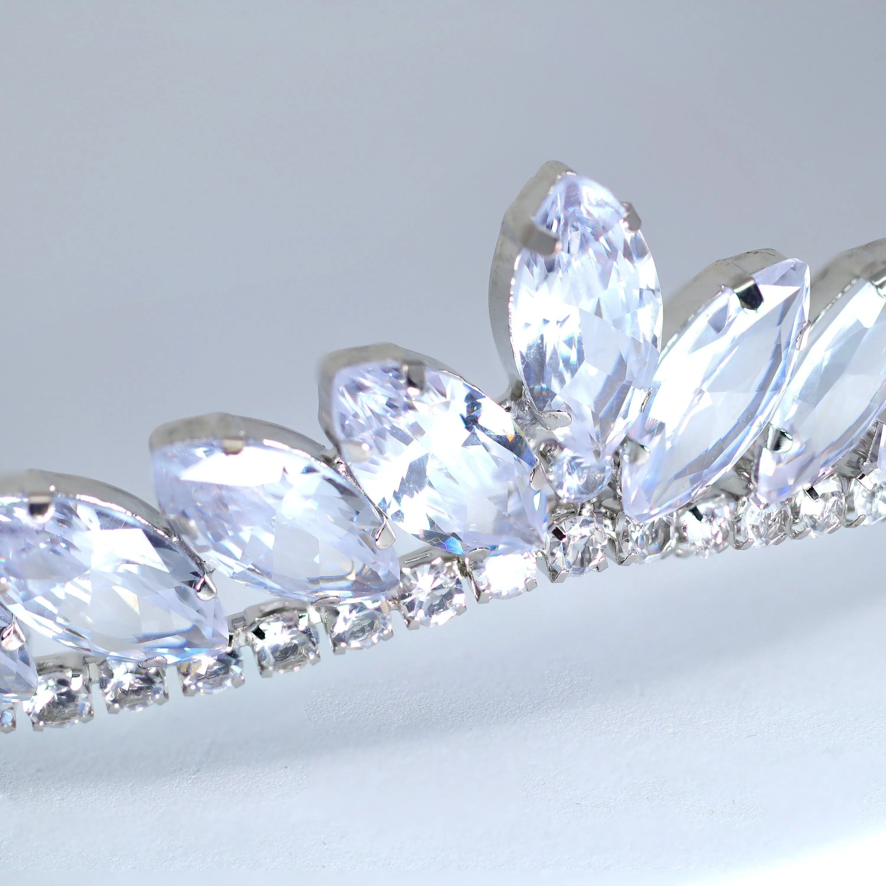 Swarovski wedding Dainty Leaves tiara, bridal crown tiara, Leaves wedding tiara, crystal bridal tiara, wedding crown, tiara bride